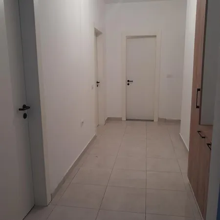 Apartment Vacation - *
